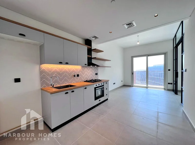 VACANT | SPACIOUS UNIT | POOL VIEW64214293038083111