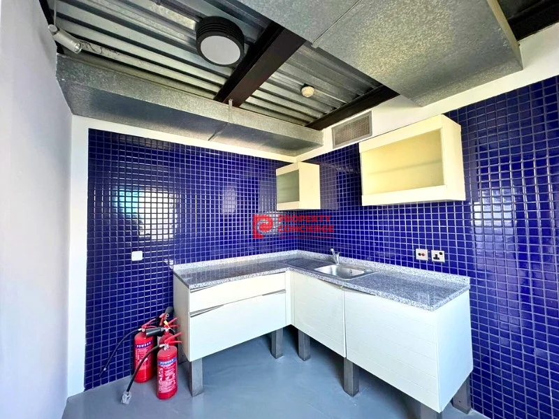 Chiller free | fitted offices | DDA licence64063252609283114