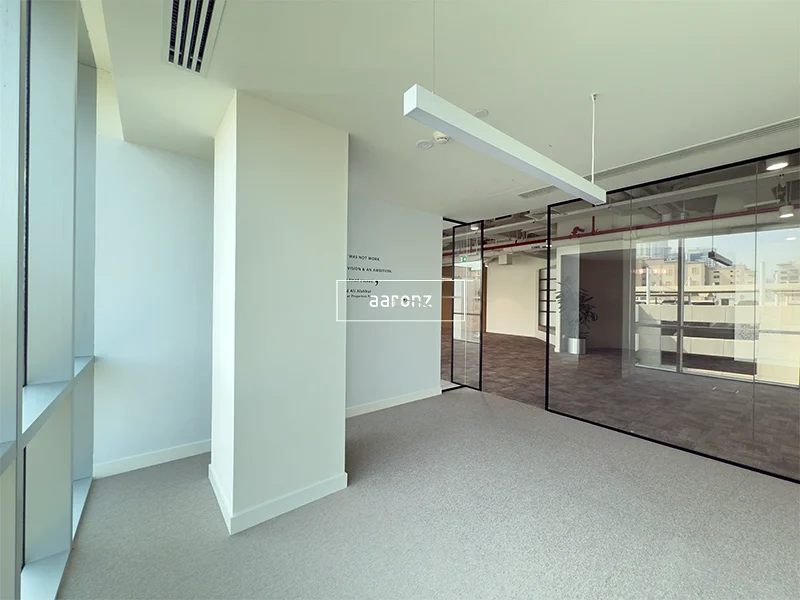 ELEGANTLY FITTED | PARTITIONED | CARPETED64067125245058111