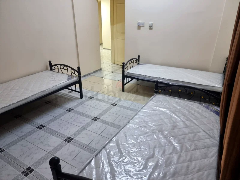 مساحة سرير متوفرة في المحطة الشارقة64047753242497111