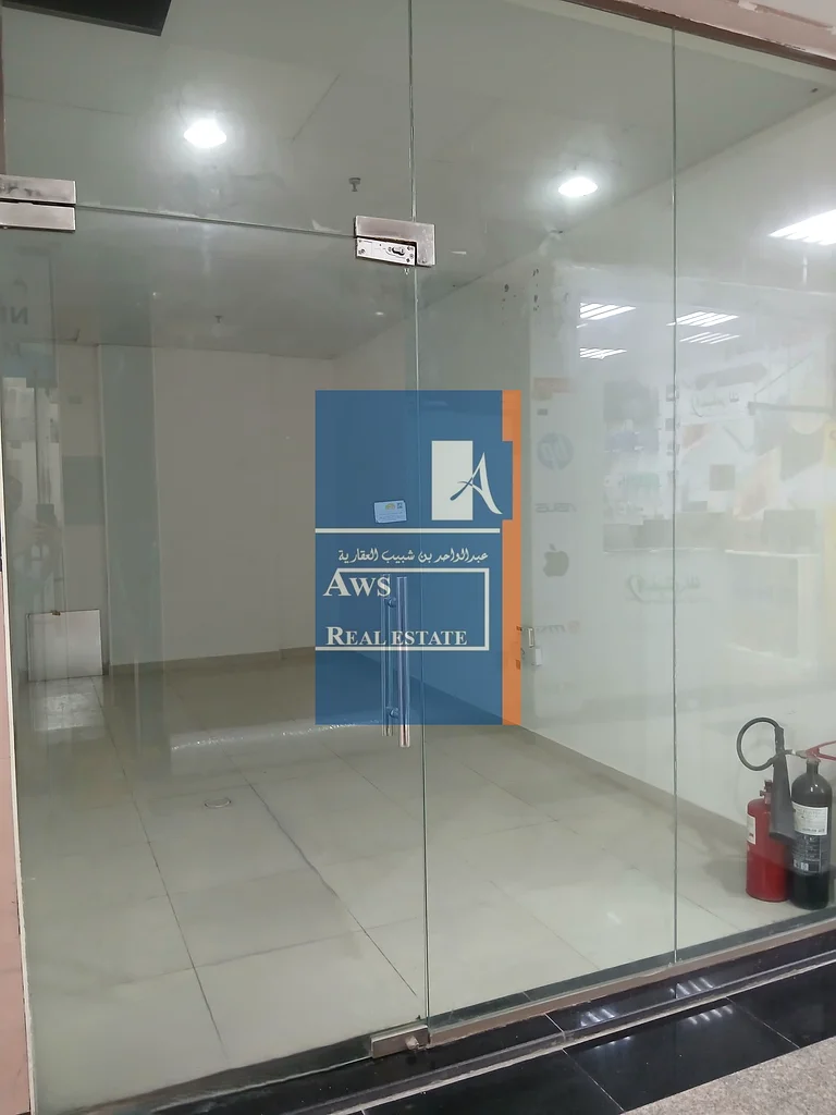 محل بأسعار معقولة في موقع تجاري متميز - بالقرب من وسائل النقل العام64067788404483113