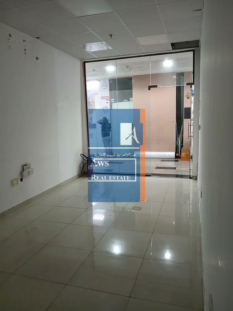 محل بأسعار معقولة في موقع تجاري متميز - بالقرب من وسائل النقل العام64067788404483111