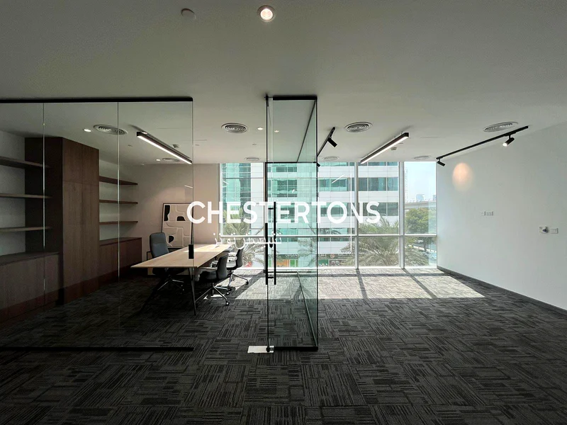 High quality fit-out and partitioned Office64067015268609110