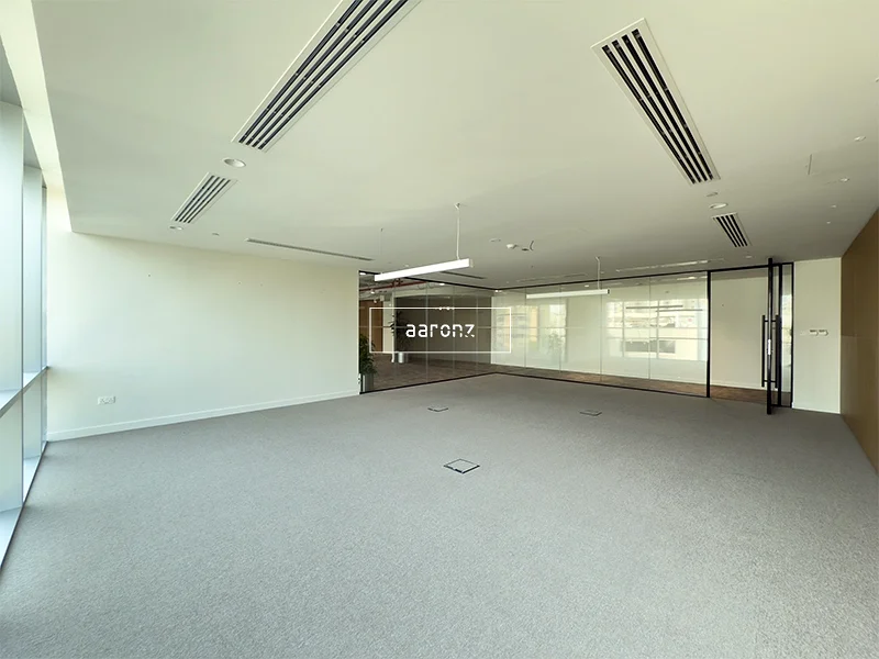 LUXURIOUS | FULLY FITTED | PARTITIONED64067125235971111