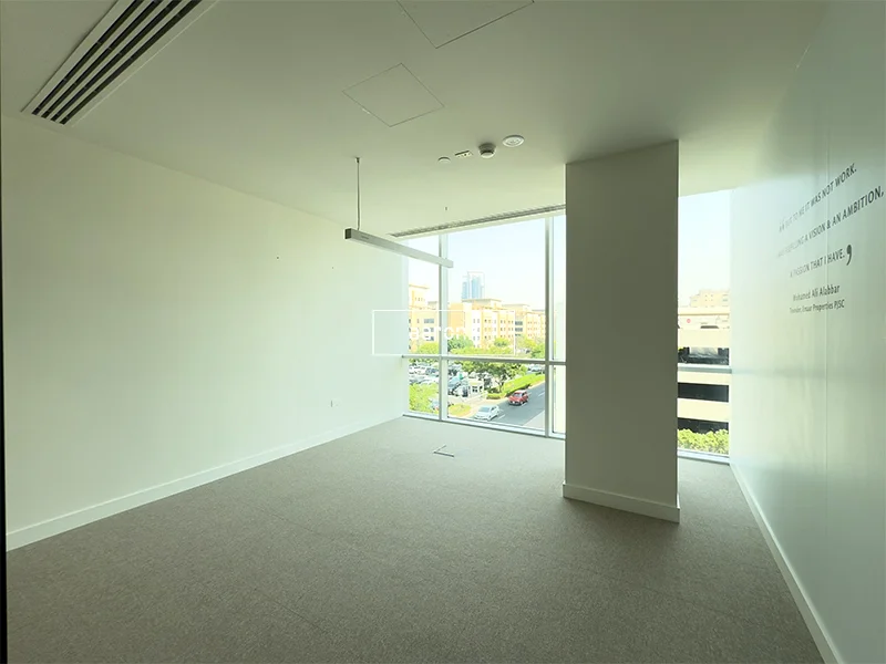 ELEGANTLY FITTED | PARTITIONED | CARPETED64067125245058112