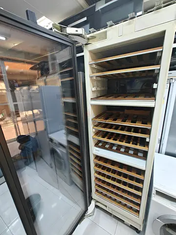 Miele built in wine fridge dual temperature excellent condition