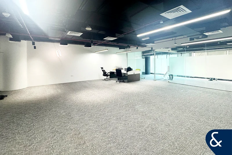 Vacant | Well maintained | Strategic64068551185155112