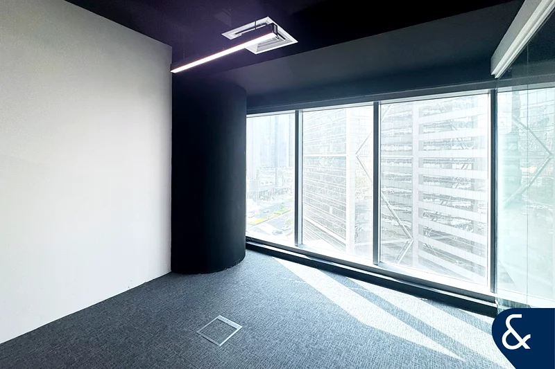Vacant | Well maintained | Strategic64068551185155113