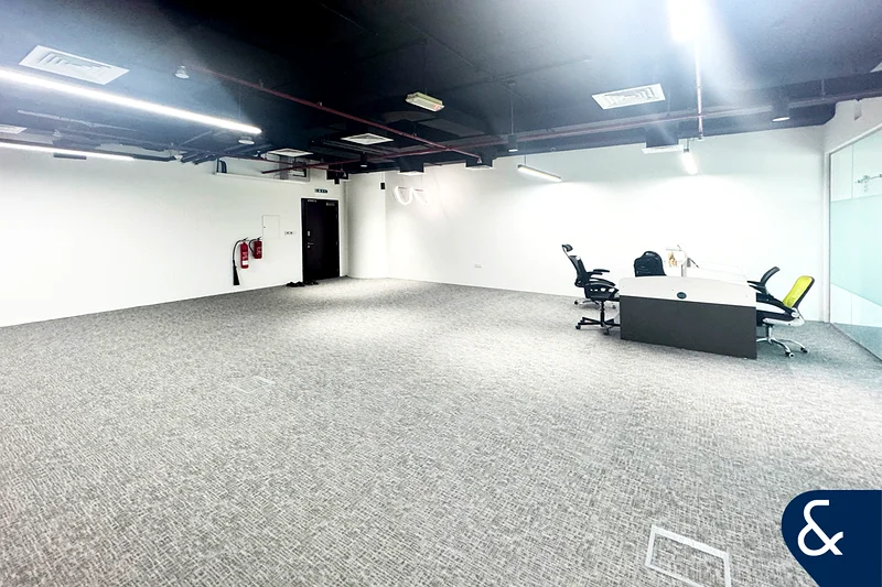 Vacant | Well maintained | Strategic64068551185155111