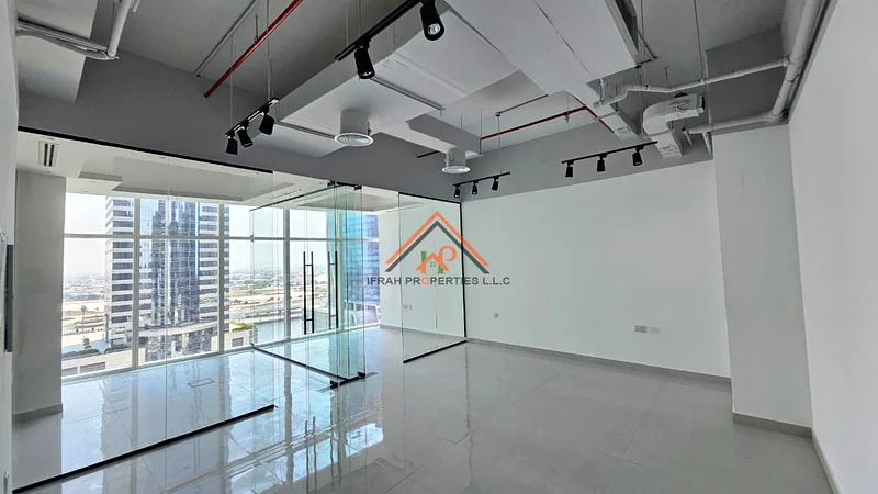 2 GLASS PARTITIONS | CANAL VIEW | VACANT64070403008770111