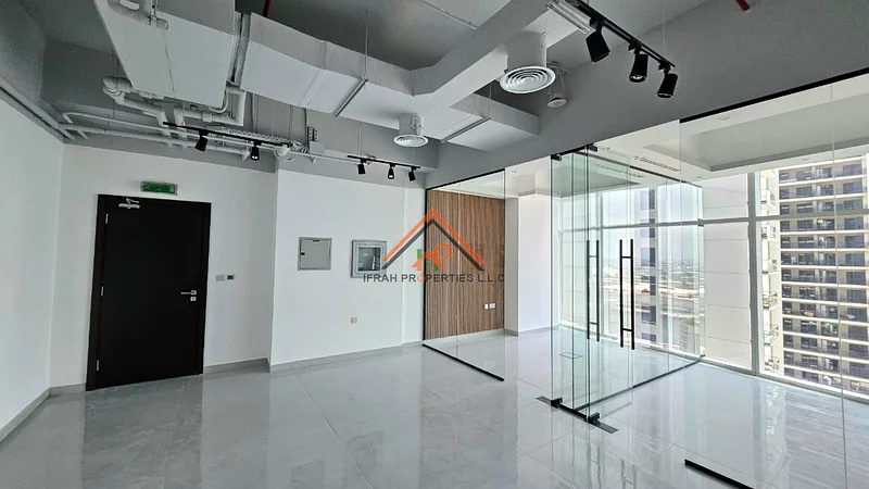 2 GLASS PARTITIONS | CANAL VIEW | VACANT64070403008770110