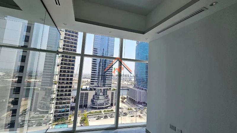 2 GLASS PARTITIONS | CANAL VIEW | VACANT64070403008770114