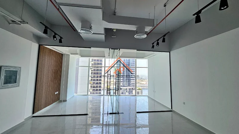 2 GLASS PARTITIONS | CANAL VIEW | VACANT64070403008770113