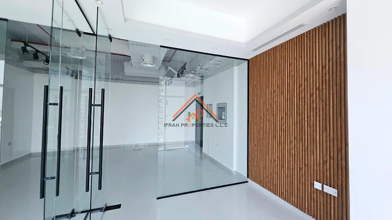 2 GLASS PARTITIONS | CANAL VIEW | VACANT64070403008770112