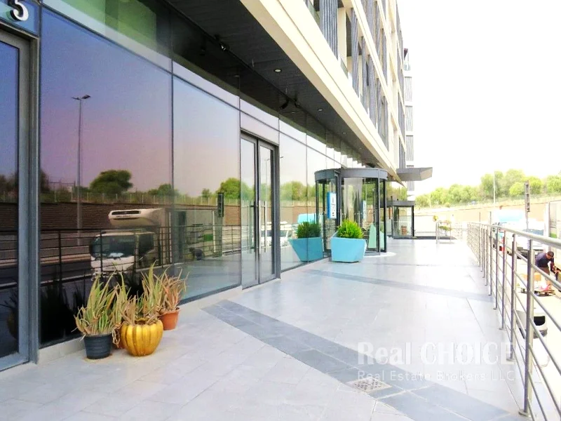 Strong Customer Footfall | Fitted | Prime Area64062919072002112