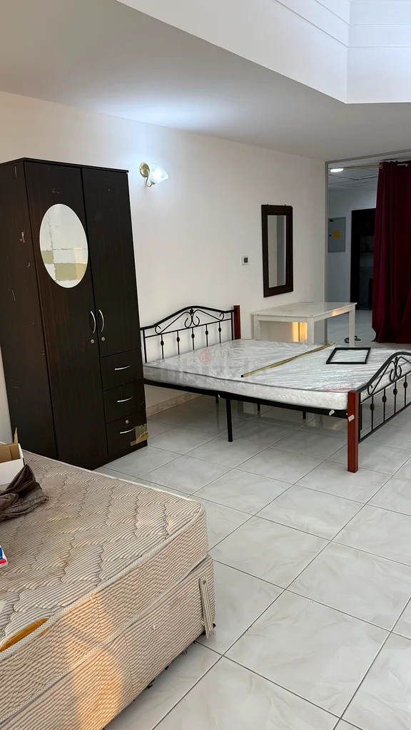 PREMIUM BED SPACE FOR EXECUTIVE LADIES NEAR BURJUMAN METRO , RAVIZ (PREFERABLE FOR KERALA  TAMIL)64057032816899110