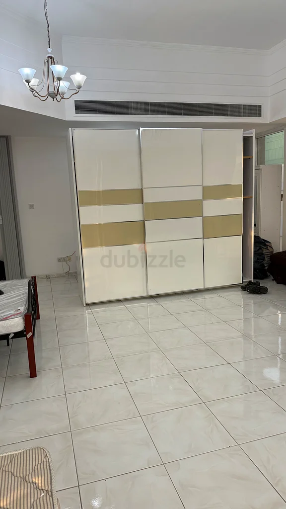PREMIUM BED SPACE FOR EXECUTIVE LADIES NEAR BURJUMAN METRO , RAVIZ (PREFERABLE FOR KERALA  TAMIL)64057032816899112