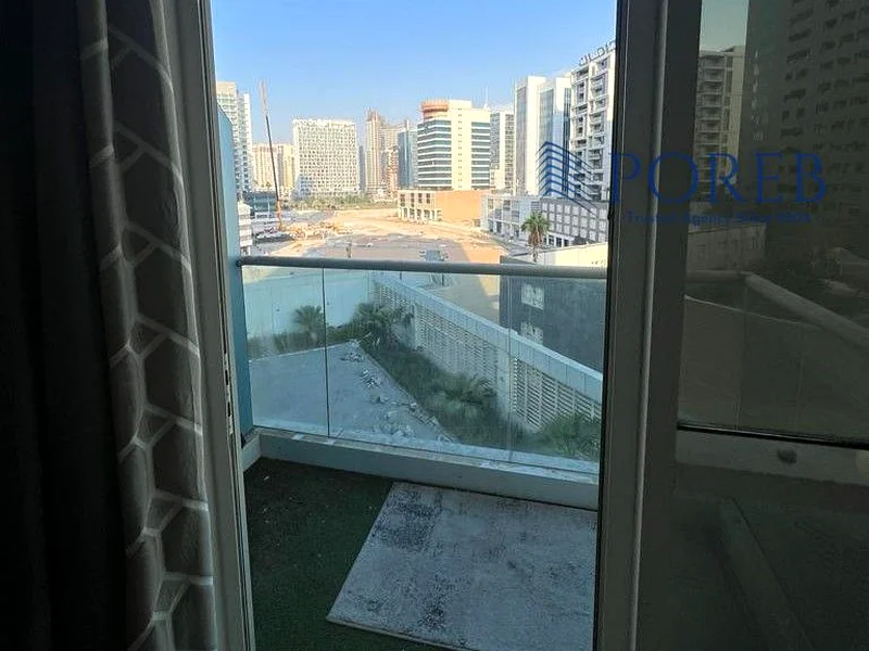 مخطط كبير | شاغرة في نهاية أكتوبر | إضاءة طبيعية64208946598403112