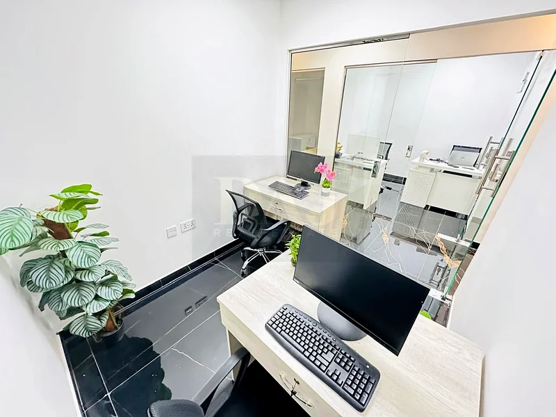 Beautiful Office |direct from Owner  | Free utilities & No Commission64071787805443110
