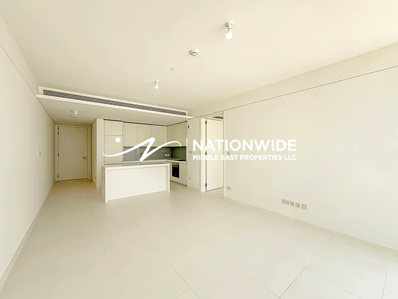 Vacant | Chic 1BR | Low-Floor | Canal Views64052659793027114