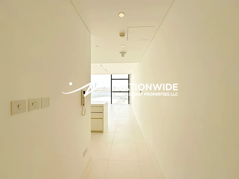 Vacant | Chic 1BR | Low-Floor | Canal Views64052659793027112