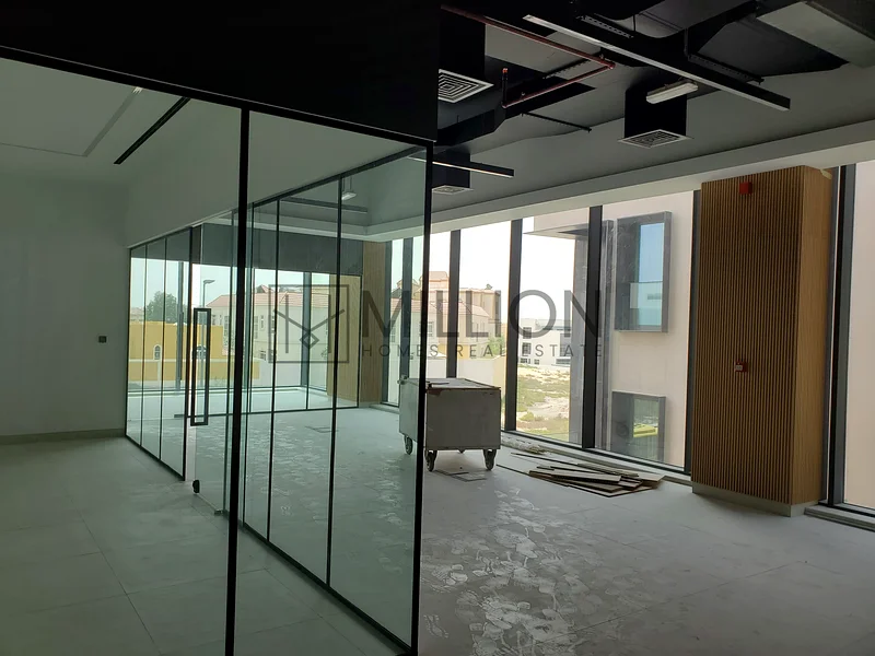 Visible and Accessible Space in PG Avenue, Mirdif64063029978755111