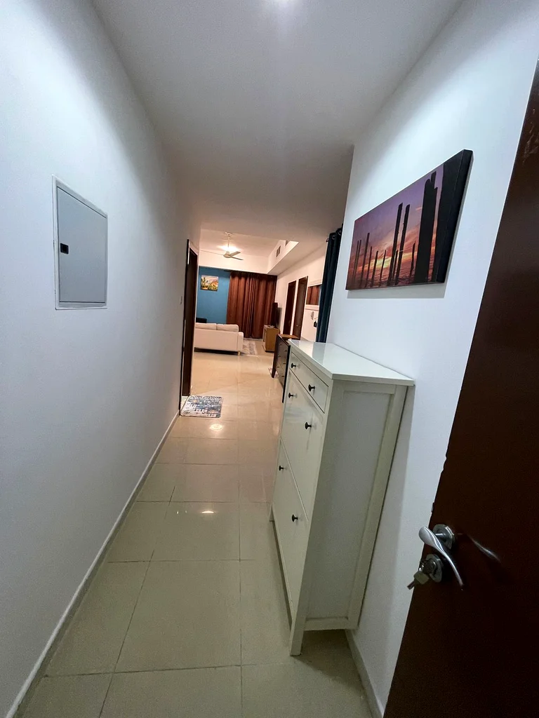 شقة مفروشة بالكامل بغرفة نوم واحدة مع شرفة وواي فاي مجاني فقط بـ 4500 في النهدة الشارقة64190014513154112