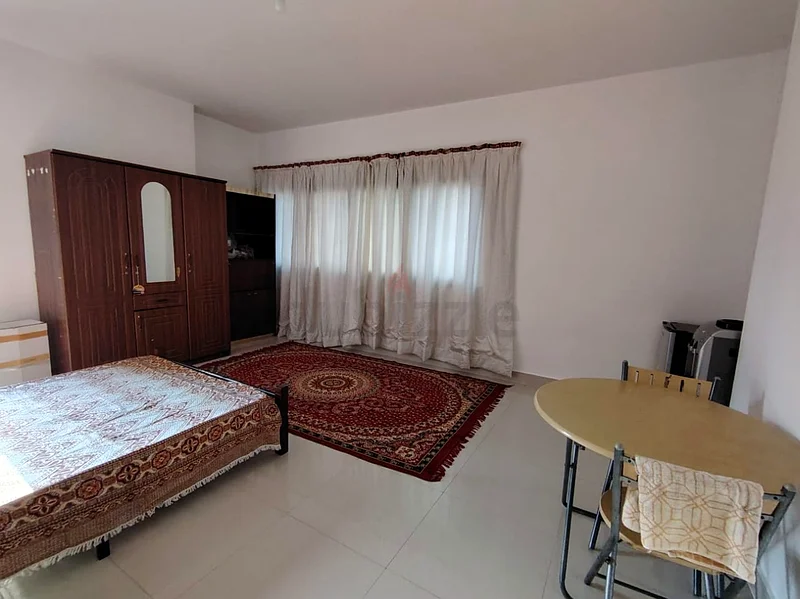 قاعة كبيرة مع شرفة للزوجين بين شارع حمدان وإلكترا - أبوظبي64049040073985114