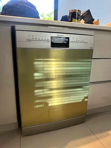 Siemens Iq300 Dishwasher new model same Like new condition