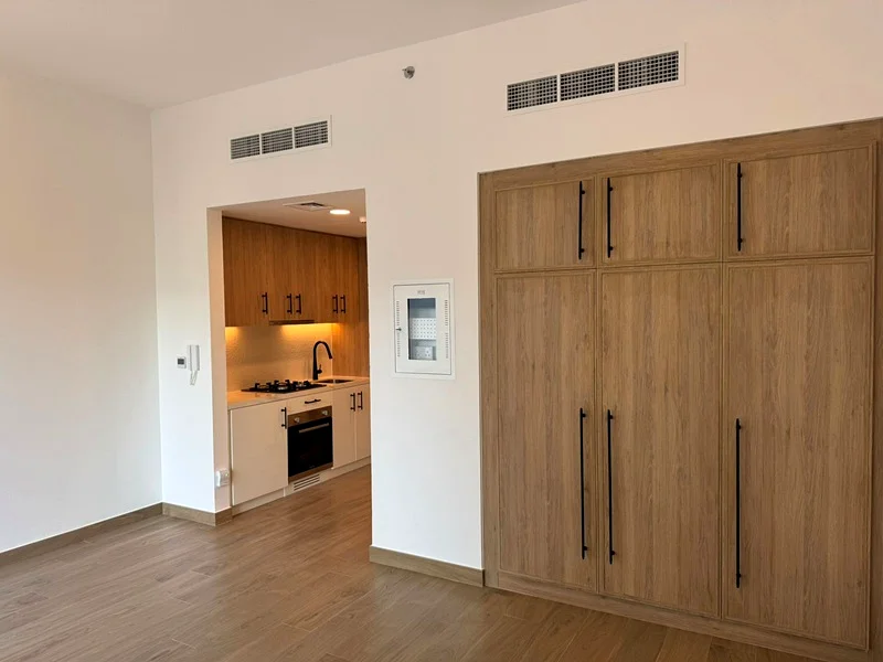 ليفا | استوديو/ جاهز للانتقال64216173868546113