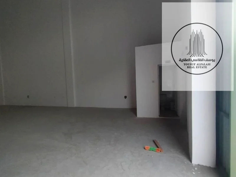 مستودع للإيجار، مساحة 2500 قدم مربع، كهرباء 30 كيلوواط، السعر 110 ألف64060564535809112