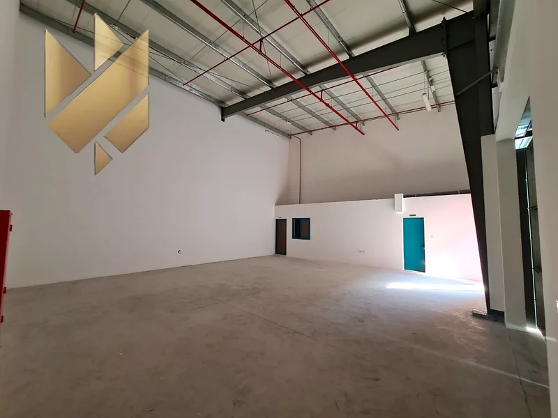 مستودع جديد بالكامل، لم يُستخدم من قبل - مجهز بالكامل وجاهز للعمل الفوري - مثالي لتخزين مختلف البضائع والمواد64059201750145111