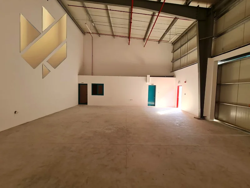 مستودع جديد بالكامل، لم يُستخدم من قبل - مجهز بالكامل وجاهز للعمل الفوري - مثالي لتخزين مختلف البضائع والمواد64059201750145113