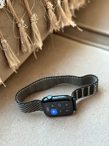 Apple SE 2 Smart Watch with Adjustable Straps