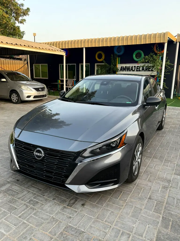 Nissan Altima 2024 — photo 1 of 16