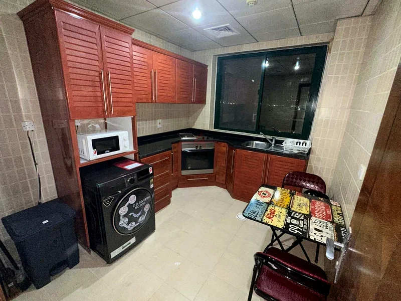 حاجز عازل للصوت للرجال فقط بالقرب من المترو64048080647169112