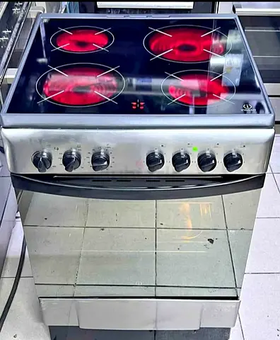 Indesit four burner cooker electric ceramic 60cm