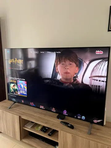 LG Smart TV 65”