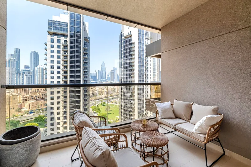 Furnished | Downtown View | Multiple cheques64166575776002111
