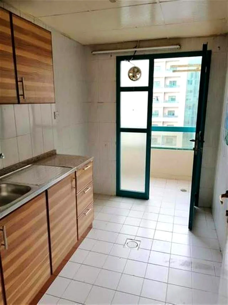 OPPOSITE SAHARA MALL STUDYO READY TO MOVE FOR COUPLES WITH BUS FROM SAHARA DXB F23 MORE64196064774018111