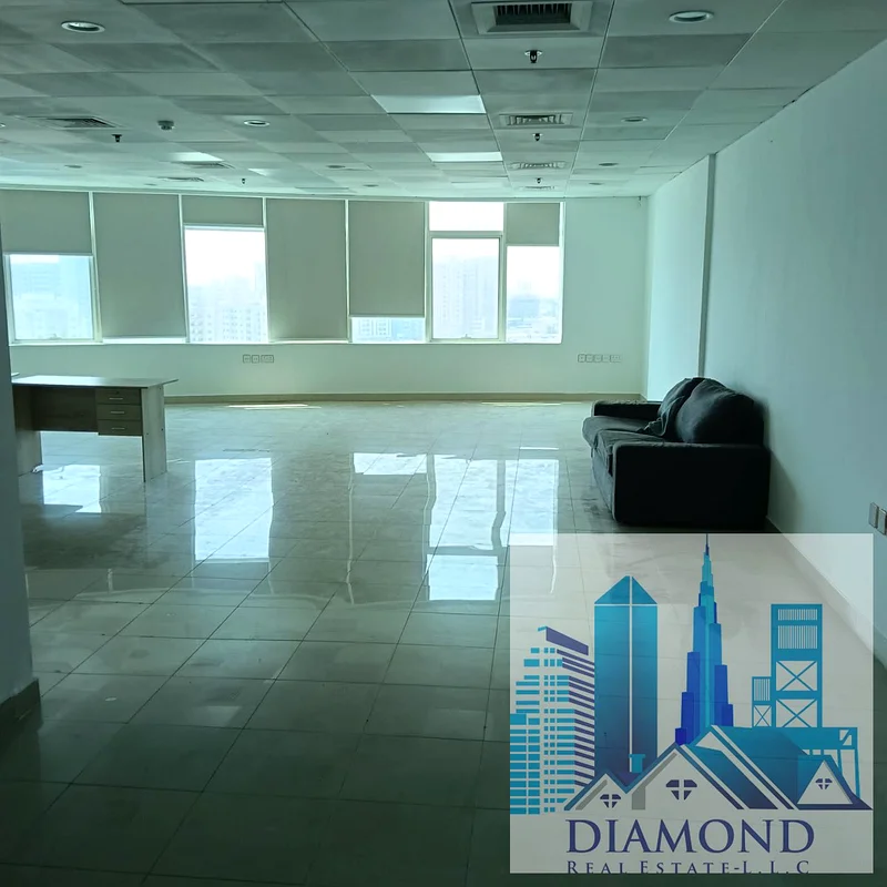 مكتب كبير ونظيف مع موقف سيارات متوفر للإيجار في برج هورايزون، عجمان.64073008060803111