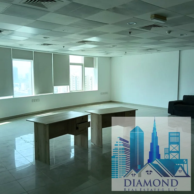 مكتب كبير ونظيف مع موقف سيارات متوفر للإيجار في برج هورايزون، عجمان.64073008060803113