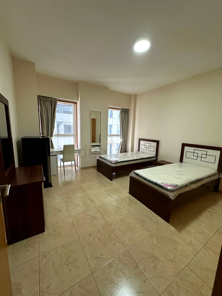 Roommate (bedspace for lady )64049167027713111
