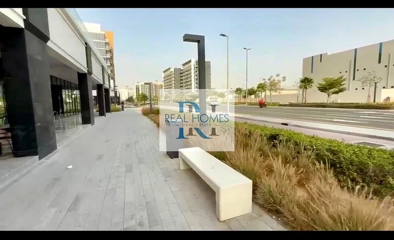 Mian boulevard | Vacant  | Ample Parking64065040576001110