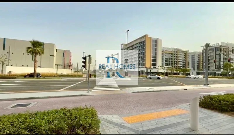Mian boulevard | Vacant  | Ample Parking64065040576001111
