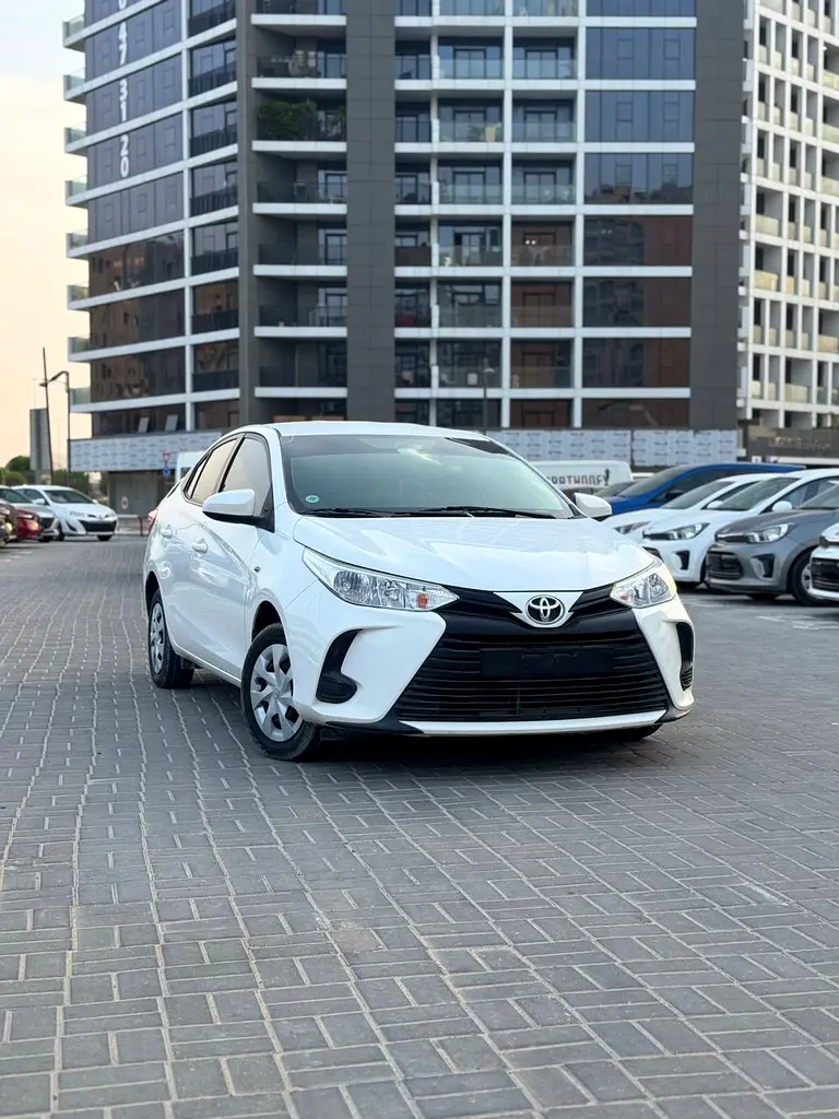 Toyota Yaris 2021 — photo 1 of 11