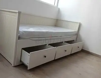 IKEA hamness Day bed with 3 storage drawers underneath and with 2 IKEA mattresses