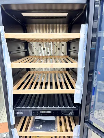 Brand New wine fridge from Solt 193 bottles dual temperature pack piece black look