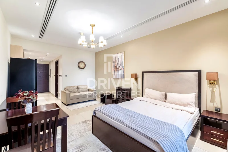 Furnished | Downtown View | Multiple cheques64166575776002114