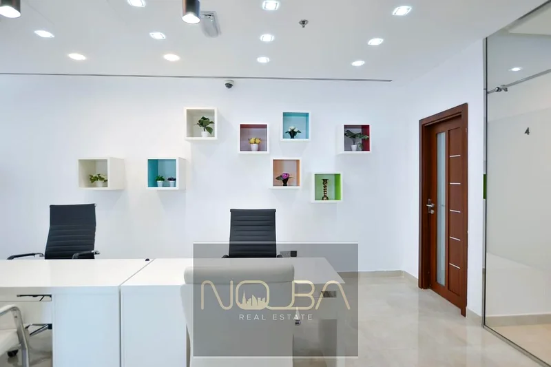 مساحة مكتبية فاخرة مؤثثة بجو ملهم وهادئ64069202581890110